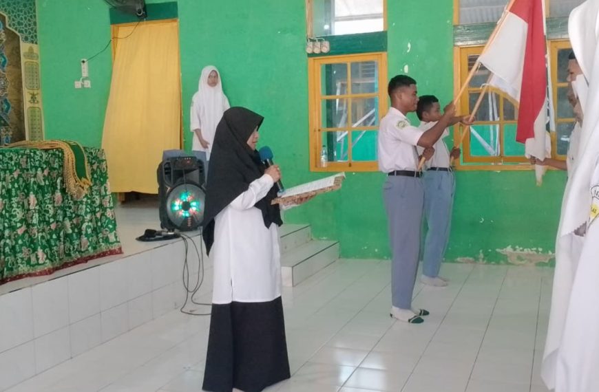 Estafet Kepemimpinan Berlanjut: Kepala MAN Fakfak Resmi Lantik Pengurus OSIM Periode 2025/2026
