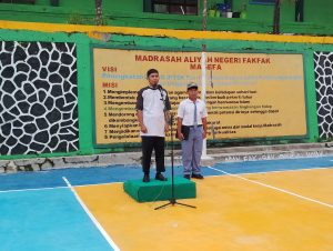 Read more about the article Khidmat dan Inspiratif, MAN Fakfak Gelar Upacara Bendera Senin Pagi