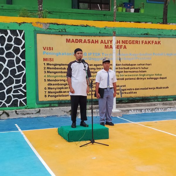 Khidmat dan Inspiratif, MAN Fakfak Gelar Upacara Bendera Senin Pagi
