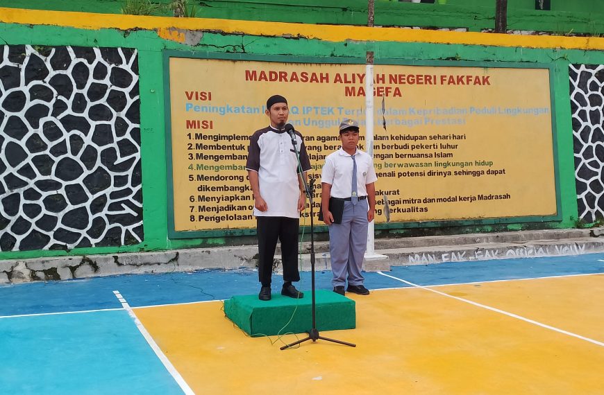 Khidmat dan Inspiratif, MAN Fakfak Gelar Upacara Bendera Senin Pagi