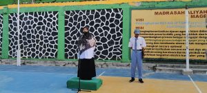 Read more about the article MAN Fakfak Gelar Upacara Bendera Penuh Hikmat, Pembina Tekankan Disiplin dan Karakter Siswa