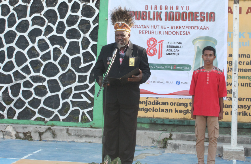 Khidmat, Kemenag Fakfak Gelar Upacara HUT ke-81 RI dan Serahkan Satyalancana Karya Satya di MAN Fakfak