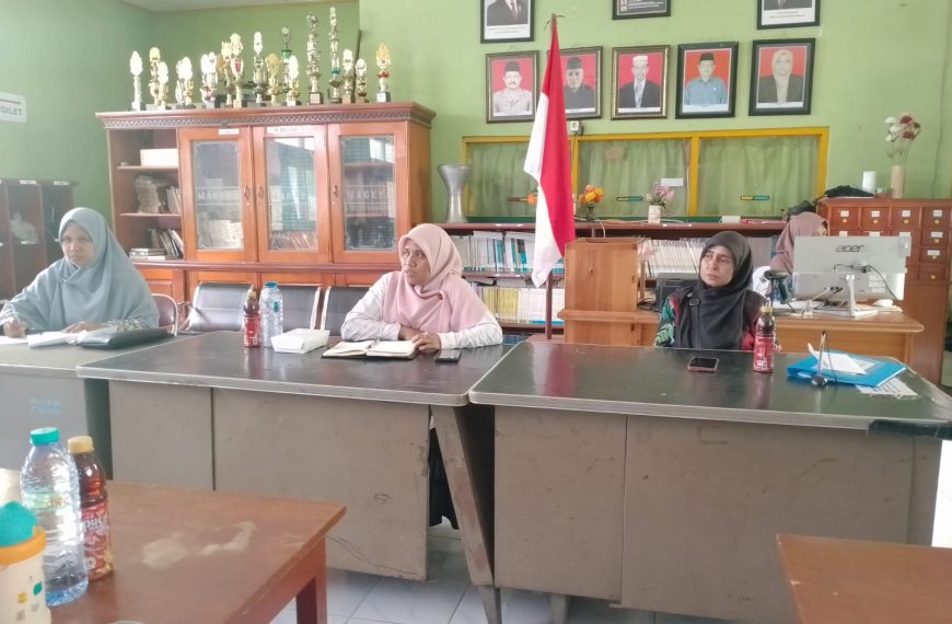 MAN Fakfak Gelar Rapat Evaluasi Bulanan Wali Kelas: Upaya Kolektif Mengawal Perkembangan dan Karakter Siswa